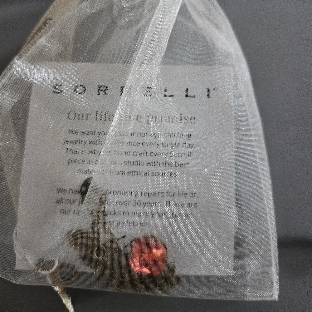 SORRELLI Siren Cushion Cut Pendant Necklace Red Carpet Stone& Antique Chain